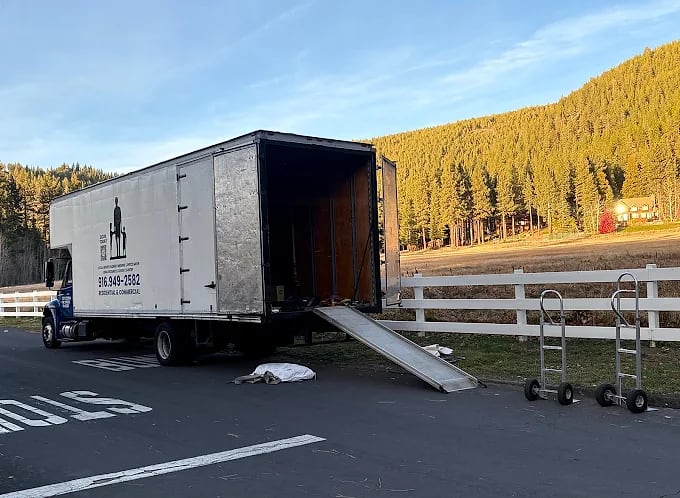 A&L Moving & Storage LLC truck